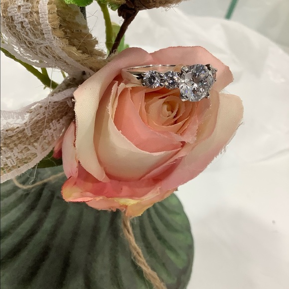 925 Sterling  CZ Ring 5 stones - Picture 3 of 17